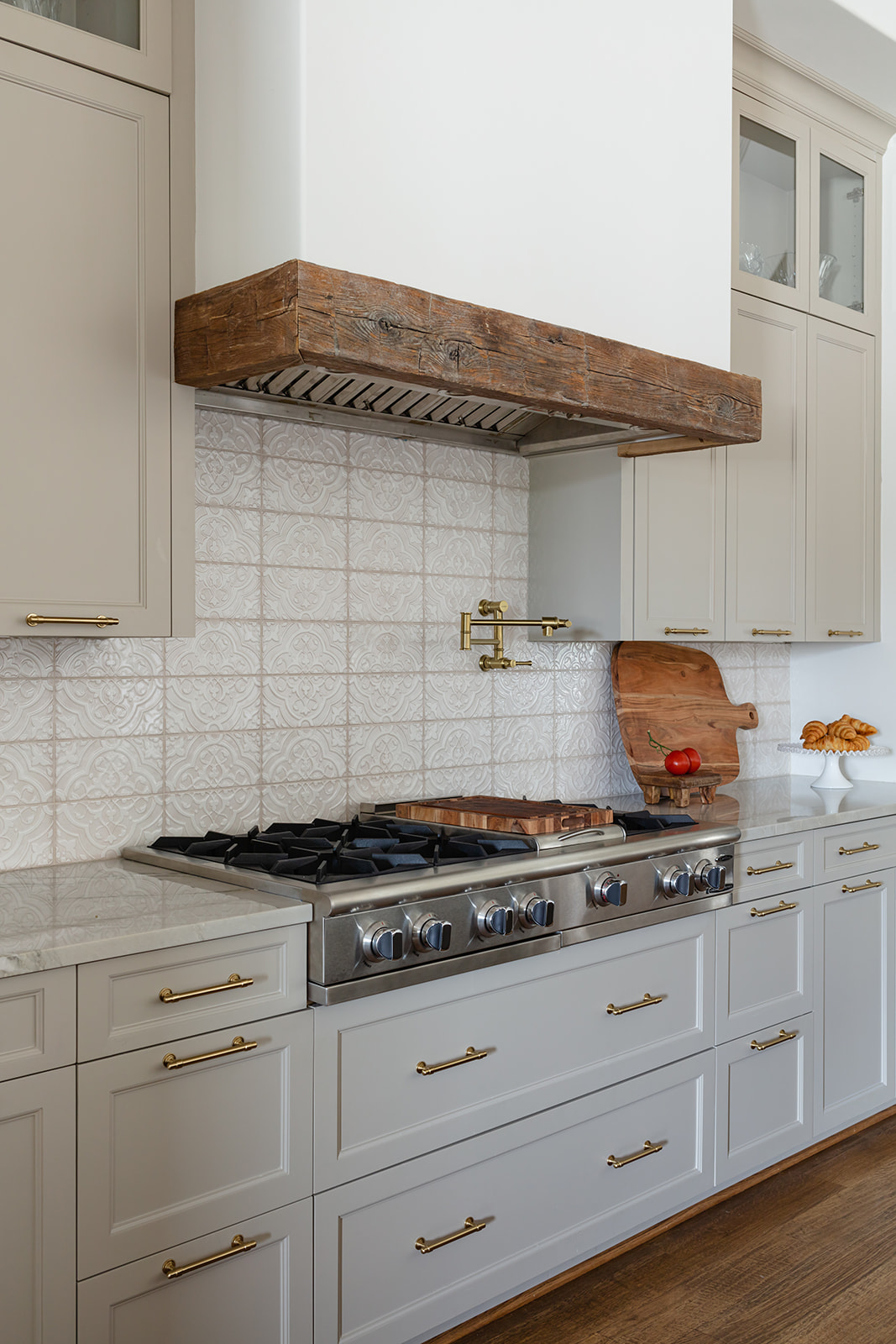 Kitchen range with patterned tile backsplash